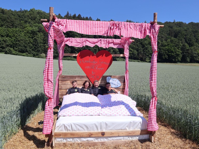 Bett im Kornfeld