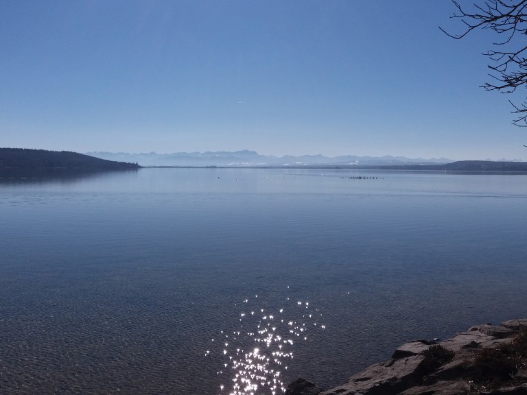 Schöner Ausblick auf den Ammersee in Herrsching.