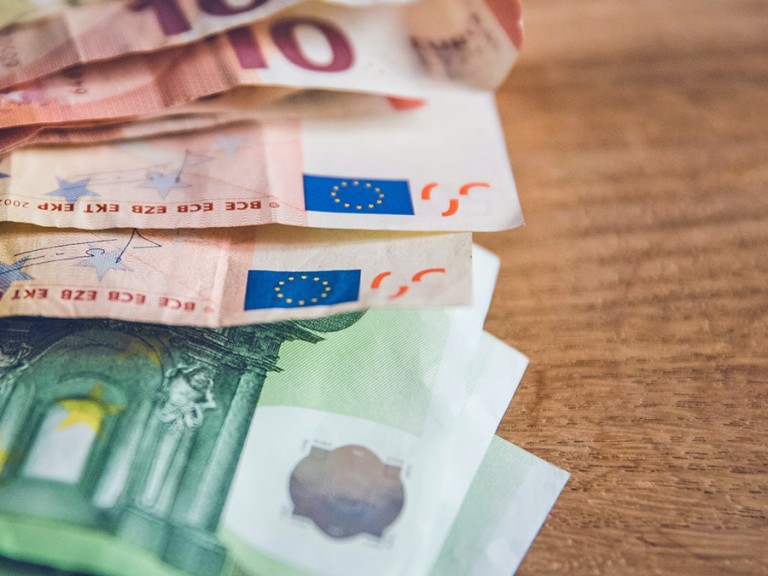 Ein Bündel Euro-Noten