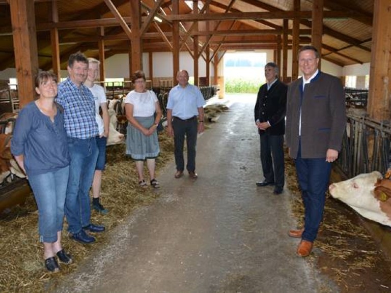 Vertreter BBV mit Regierungspräsident bei Ortstermin