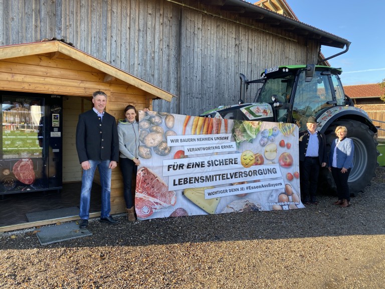 BBV-Traktor-Tour macht Stopp bei Betrieb Eberharter in Holzkirchen-Marschall