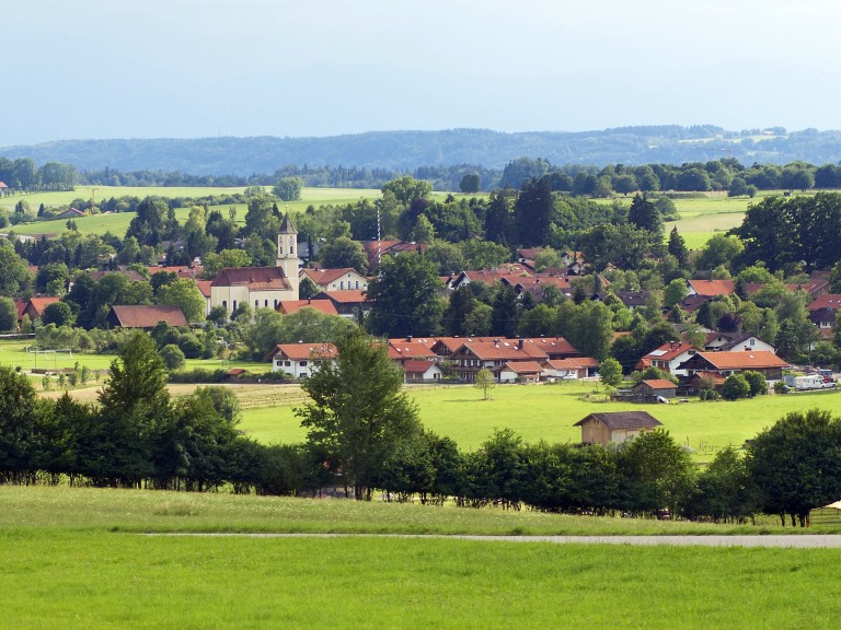 Ansicht eines Dorfes im ländlichen Raum.
