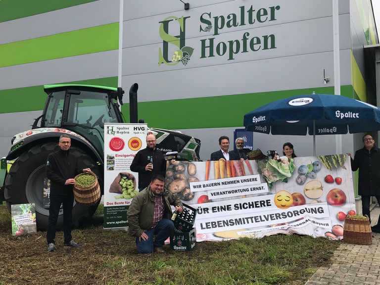 Traktor bei Spalter Hopfen