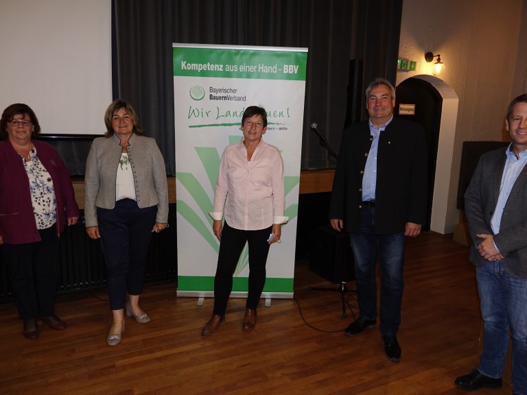 Das Ehrenamt und der 2. Bürgermeister von Hengersberg mit der Referentin Frau Wolff