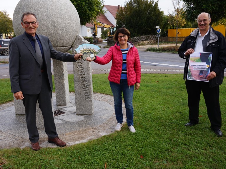 2020-10-15-Neuer Flyer Rücksicht macht Wege breit