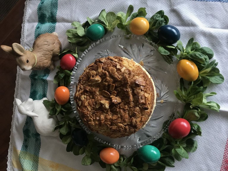 Bienenstichtorte als Osterbrot