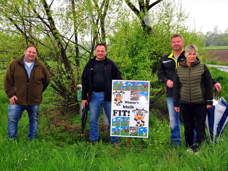 2021-05-12 - Pressetermin Schilderaktion - Hundekot im Futter