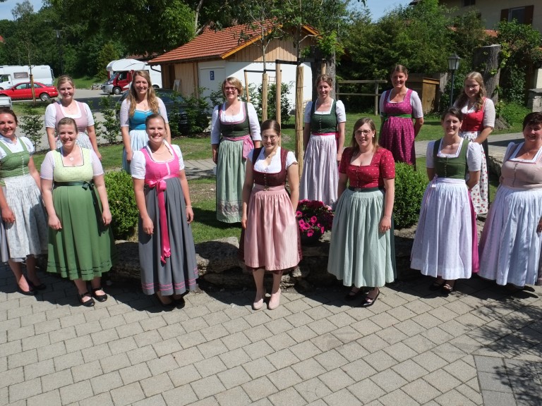 Frischgebackene Agrarbürofachfrauen Weilheim