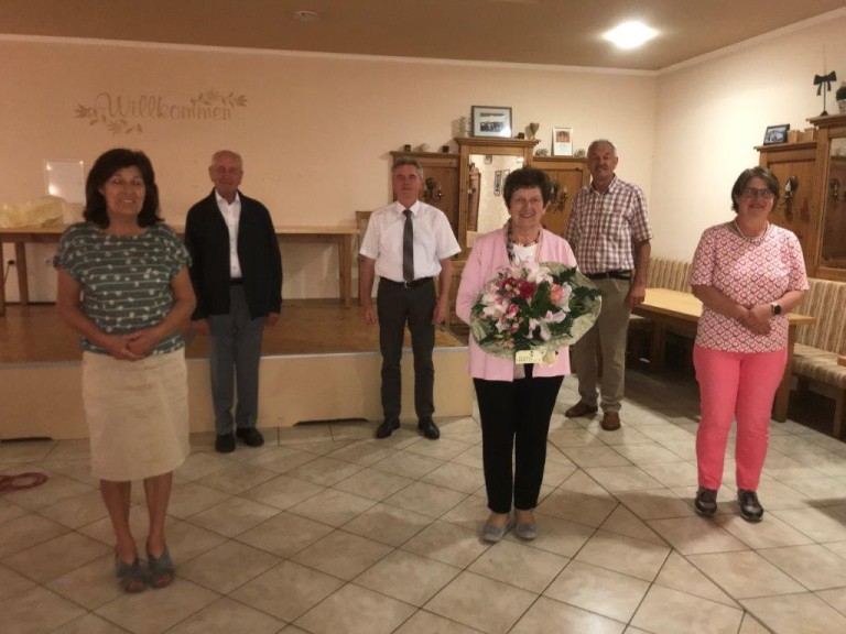 Gratulation für Ehrenkreisbäuerin 