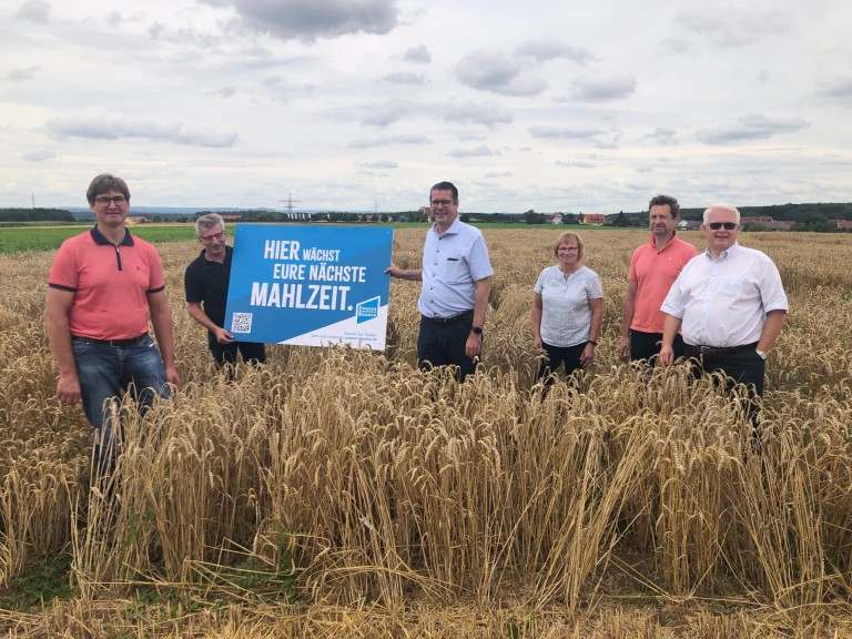 Erntepressegespräch ERH Gruppenbild Acker