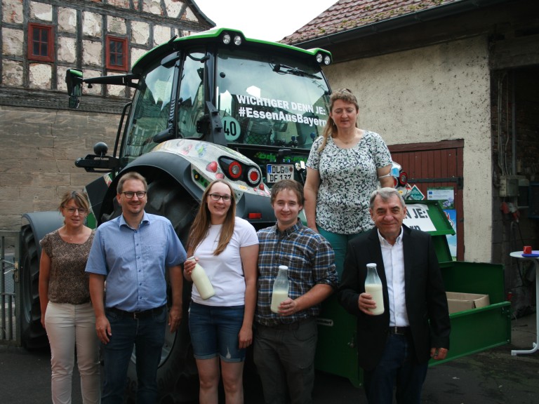 Schleppertour Haßberge Milchtankstelle