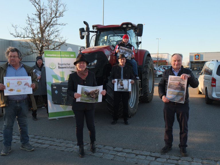BBV-Vertreter demionstrieren vor der ALDI-Filiale Gilching Süd