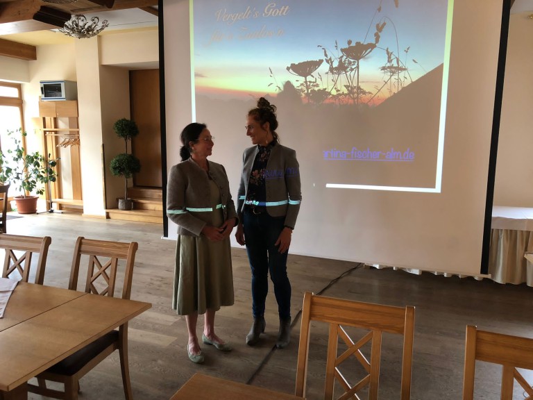 Kreisbäuerin Katharina Kern und Autorin Martina Fischer 