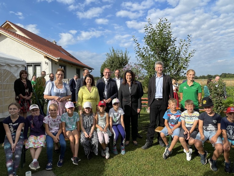 Schulklasse auf Bauernhof