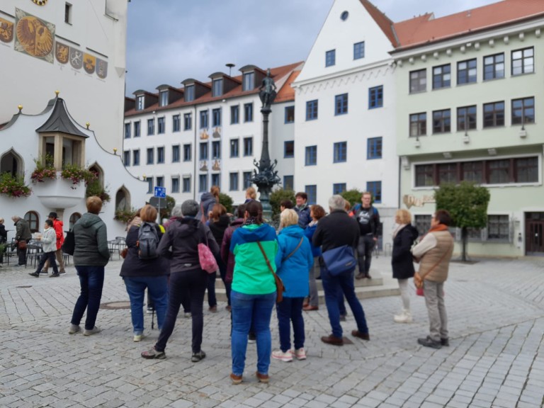 Landfrauen vor dem Kemptener Rathaus