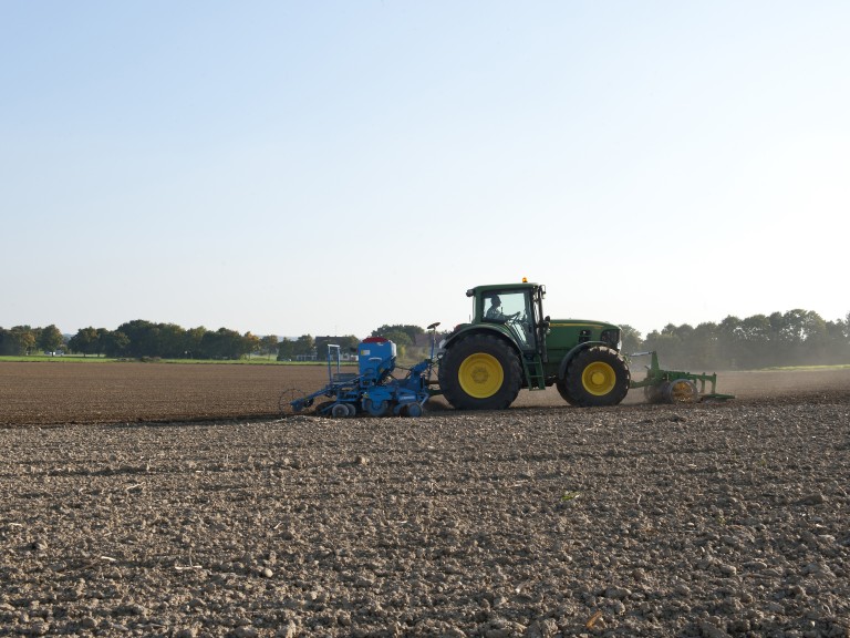 Traktor auf Feld