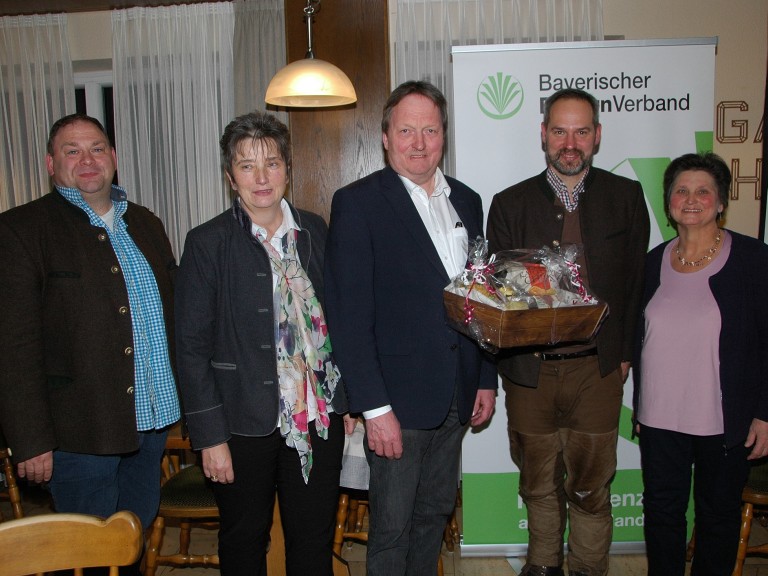 Geschenkübergabe an Dr. Michael Schmidt