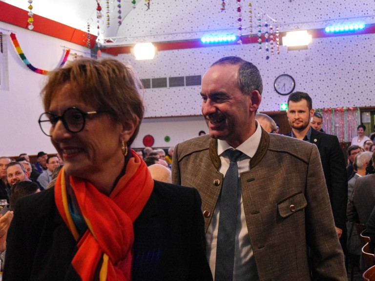 Einzug Aiwanger Hubert mit Bayerischen Defiliermarsch