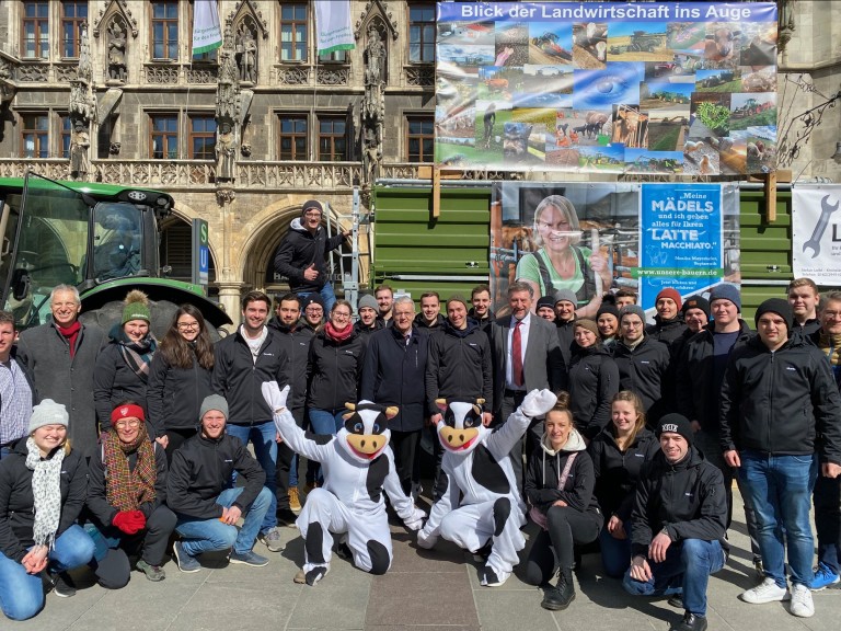 Teilnehmer Herrschinger GK auf dem Marienplatz