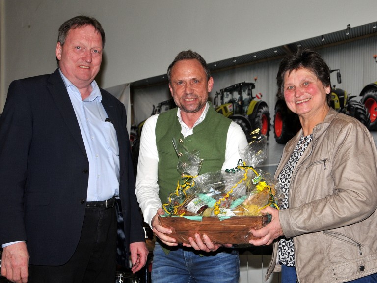Geschenkübergabe an Thorsten Glauber Hollfelder Bauerntag