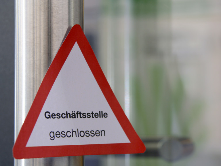 Schild Geschäftsstelle geschlossen