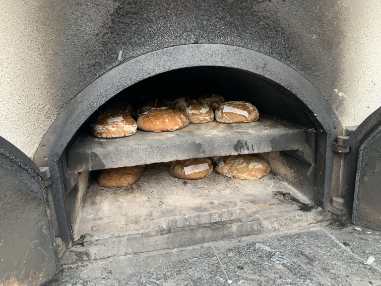 Sauerteigbrot aus dem Holzbackofen