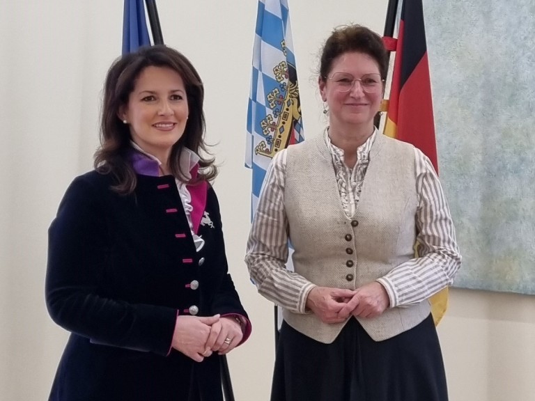 Staatsministerin Michael Kaniber und Landesbäuerin Christine Singer