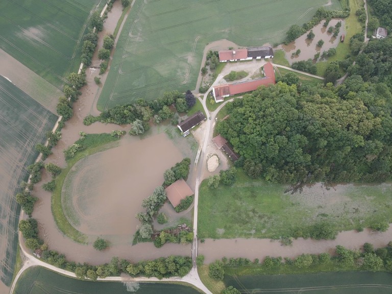 Hof unter Wasser