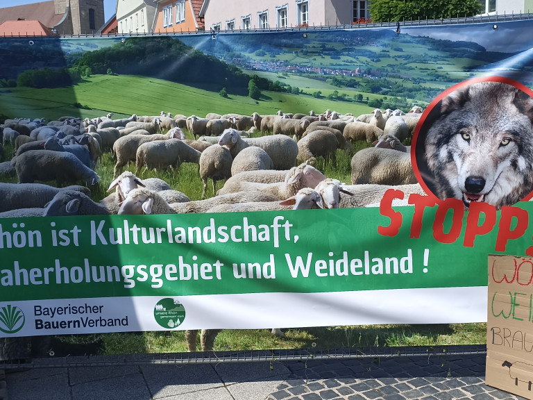 Banner "Rhön ist Weideland" für die Demo in NES