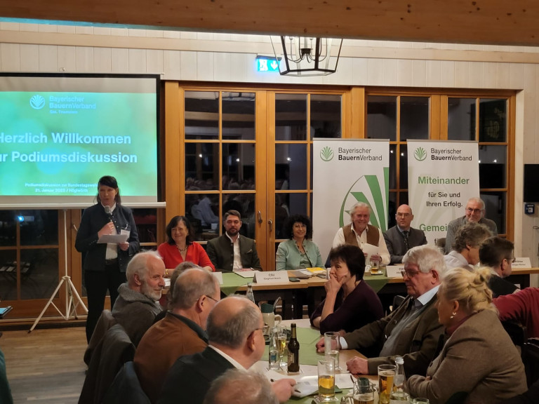 Podiumsdiskussion zu Bundestagswahl 2025