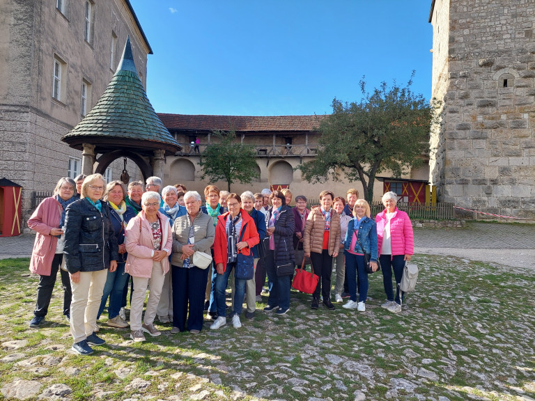 Gruppenfoto Tagesfahrt Schloss Harburg 