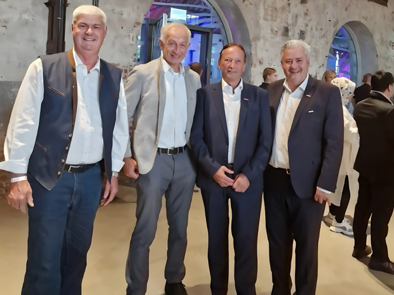 v.l.n.r. Hermann Greif Bezirkspräsident BBV Ofr., Dr. Wilhelm Böhmer Direktor BBV Ofr. & Ufr., Wolfgang Jacob Präsident HWK Ost-TH und Matthias Grassmann Präsident HWK Ofr.