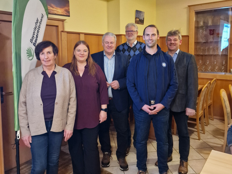 (v.l.): Kreisbäuerin Erika Loos, die neue BBV-Geschäftsführerin Yvonne Stolpmann, Landrat Richard Reisinger, Leiter AELF Amberg-Neumarkt Harald Gebhardt, Sachverständiger Jürgen Schanderl, Kreisobmann Peter Beer