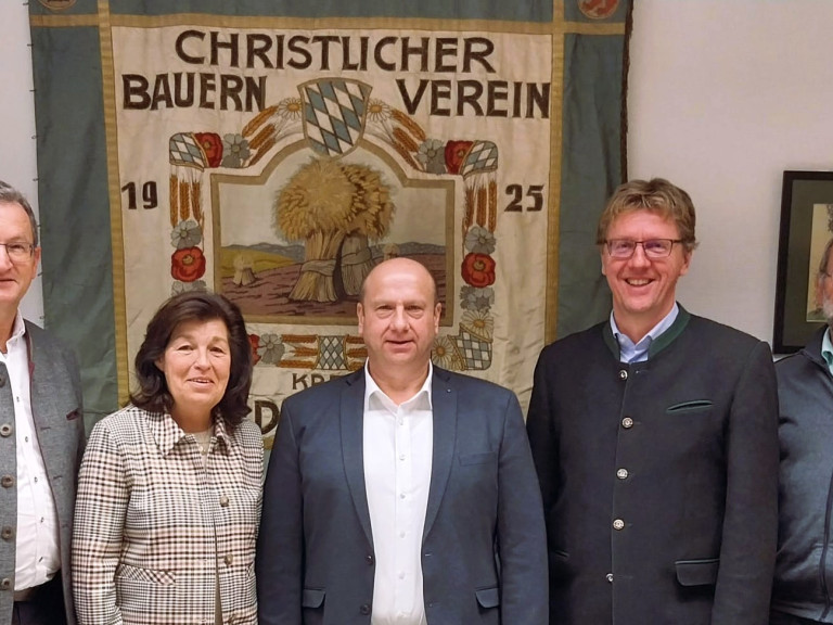 Vertreter des BBV Niederbayern und der BayWa im Austausch