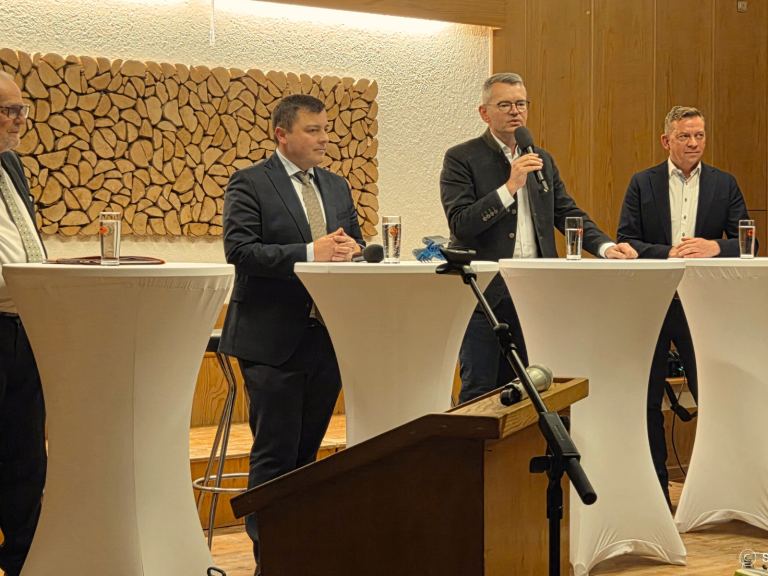 Podiumsdiskussion mit den Landratskandidaten 2026 Aichach-Friedberg 