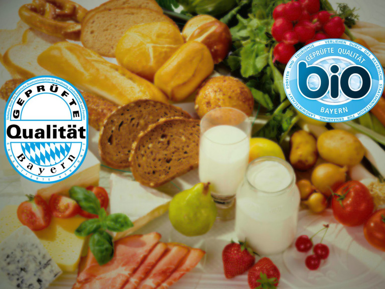 Frühstücksplatte mit Siegel "Geprüfte Qualität Bayern und Bio Bayern"