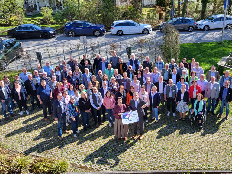 Ehrenamtliche des BBV in Gruppe mit dem Claim "mitmachen.mitgestalten.mitdir!