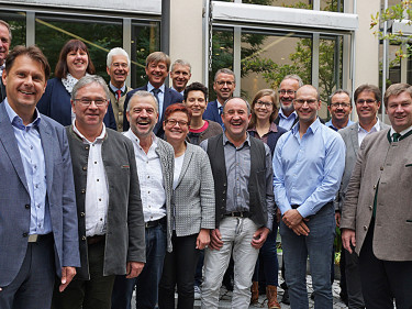 Gruppenbild des Landesfachausschusses für Nachwachsende Rohstoffe und Erneuerbare Energien des Bayerischen Bauernverbandes