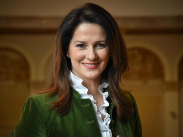 Walter Heidl, BBV-Präsident gratuliert der neugewählten Landwirtschaftsministerin Michaela Kaniber zur Wahl. 