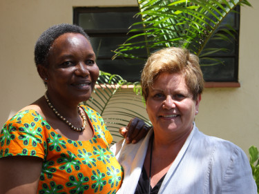 Daphne Muchai und Anneliese Goeller