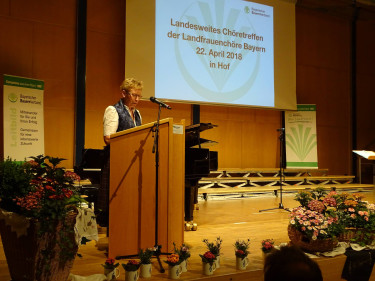 Kreisbäuerin Karin Wolfrum beim Landfrauen-Chöretreffen 2018 in Hof