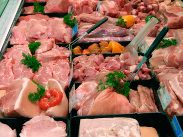 Schweinefleisch in der Fleischtheke