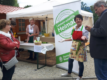 Am Stand Heidi Bauersachs, Dagmar Hartleb, Martin Flohrschütz und Elke Fischer