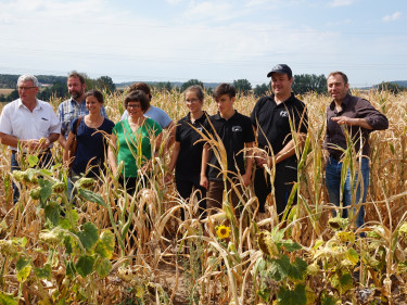 Gruppenbild im Maisacker