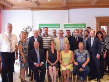 Gruppenbild des Kreisehrenamtes mit den Landtagskandidaten