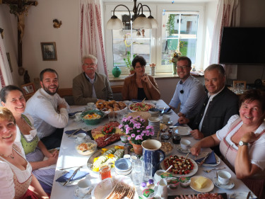 Die Landfrauen beim Brunch mit den Landtagskandidaten