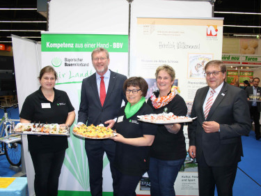 Consumenta 2018 Gruppenbild KV Landfrauen mit Umweltminister Huber