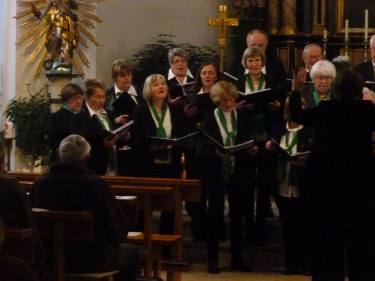 der agrarbella-Chor beim Adventskonzert Singen über Felder weit
