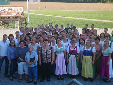 Landfrauen besuchen Stoi-Café