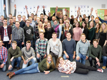 Gruppenbild mit jungen Landwirtinnen und Landwirten